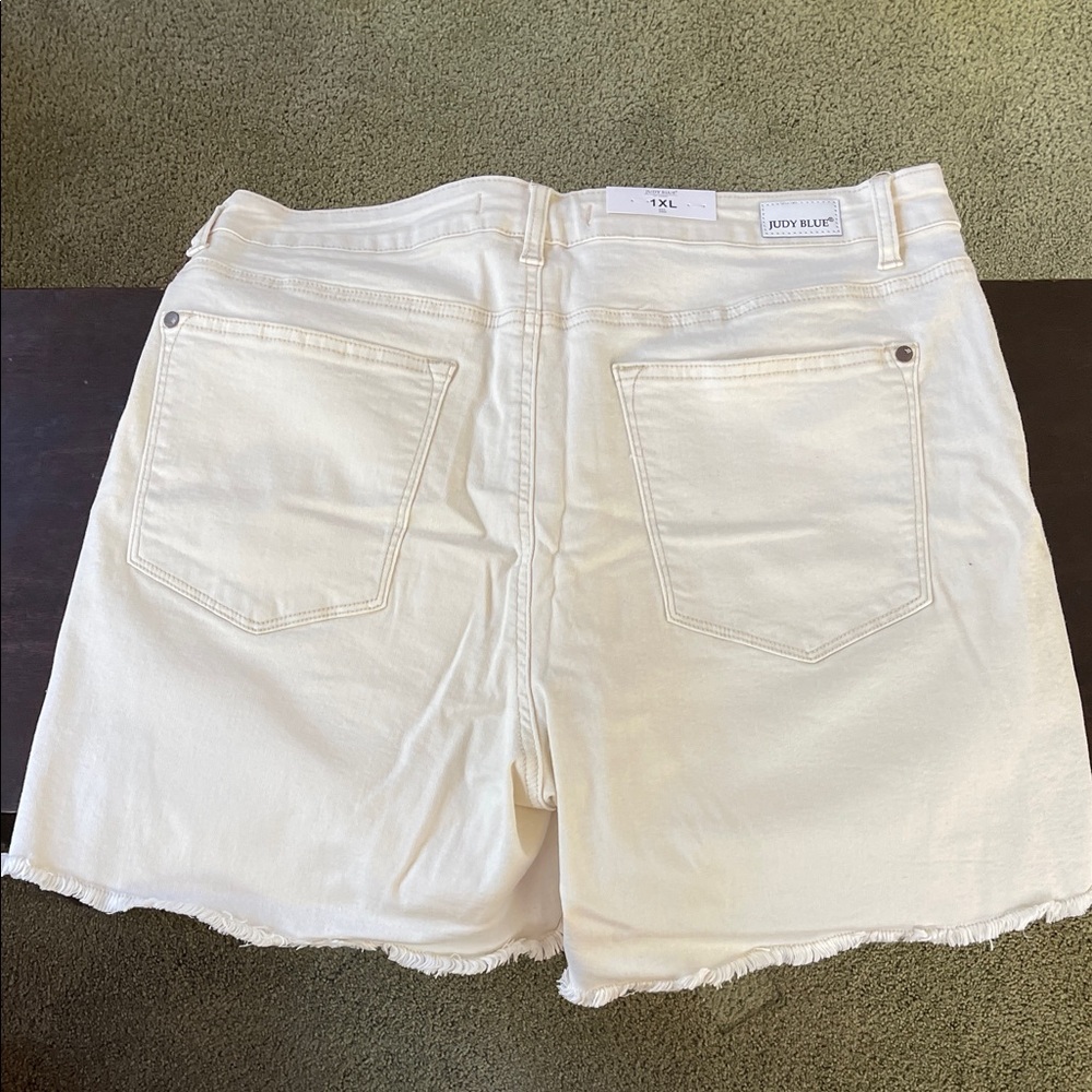 Judy Blue Women's Off-White Jean Shorts NWT - Picture 2 of 9